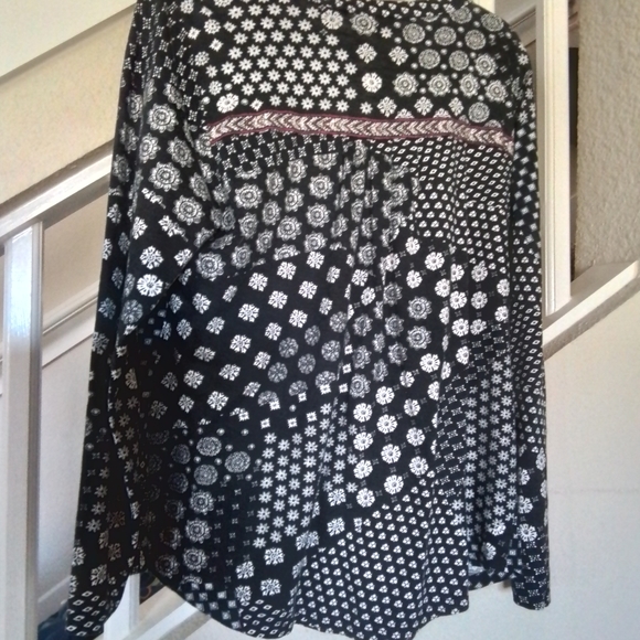 Buttoned up blouse - Picture 2 of 3